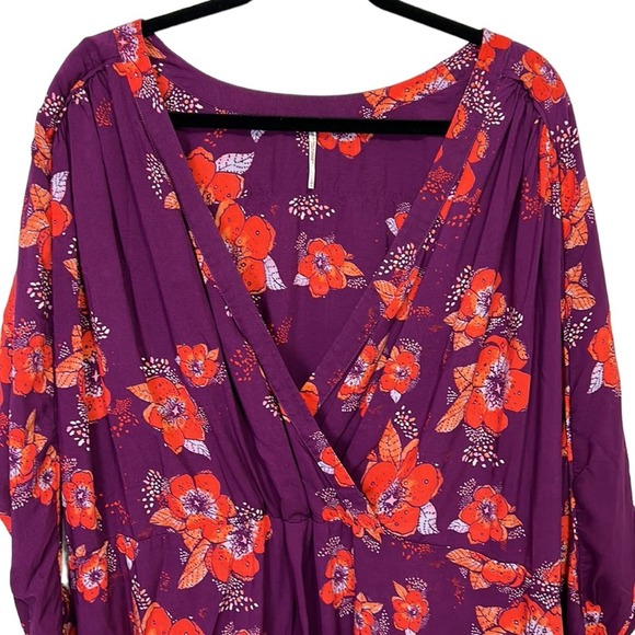 Free People Tuscan Dreams Plum Wrap Floral Blouse woman’s size large - Picture 3 of 5